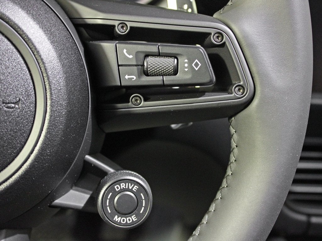 2025 Porsche Macan T