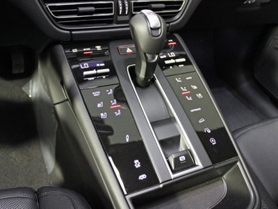 2025 Porsche Macan T