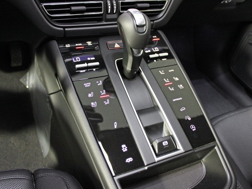 2025 Porsche Macan T