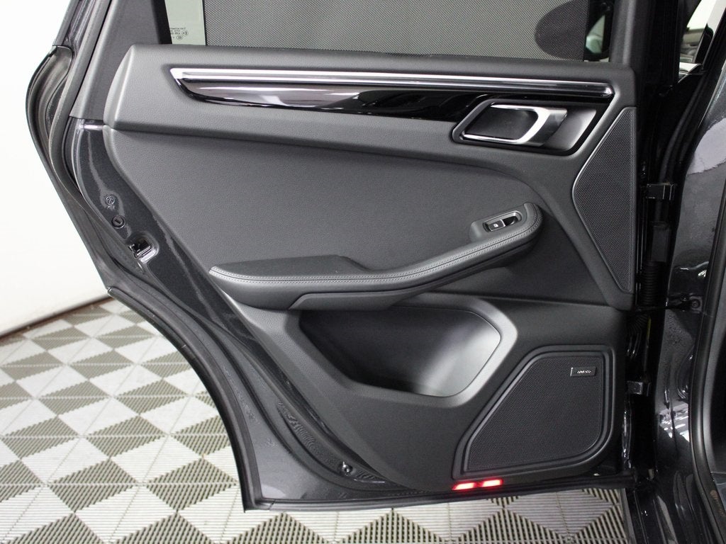 2025 Porsche Macan T