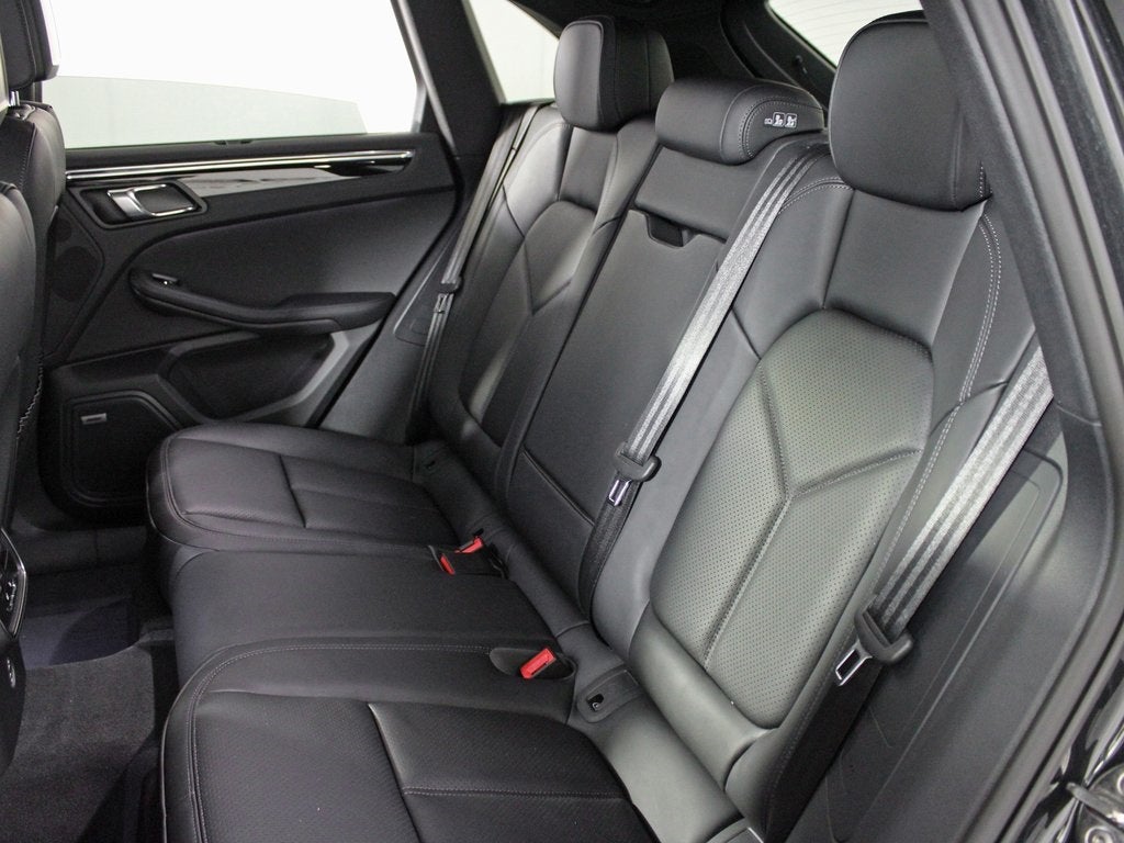 2025 Porsche Macan T