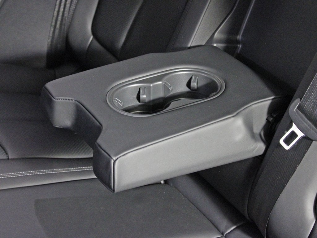 2025 Porsche Macan T