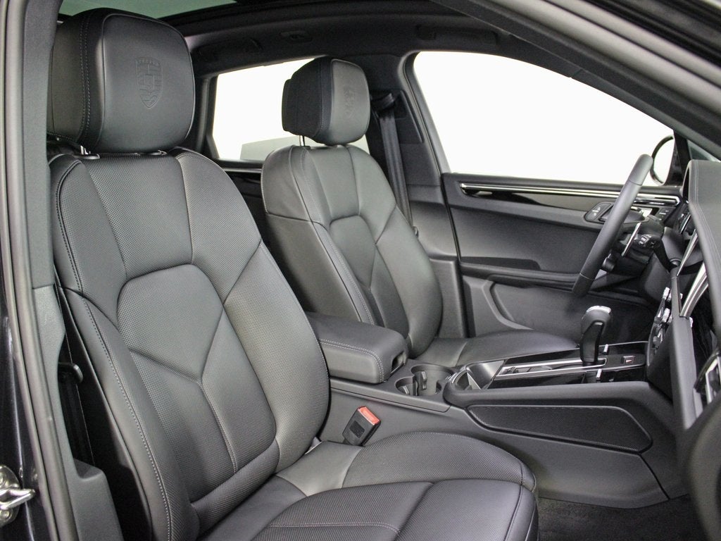 2025 Porsche Macan T