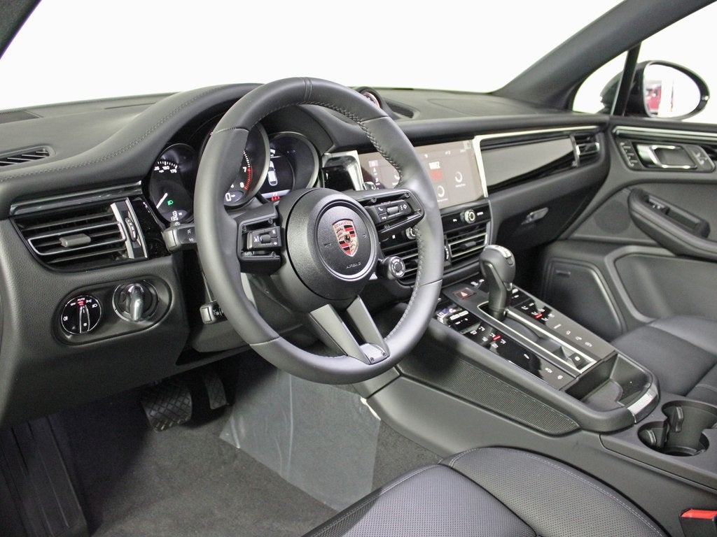 2025 Porsche Macan T