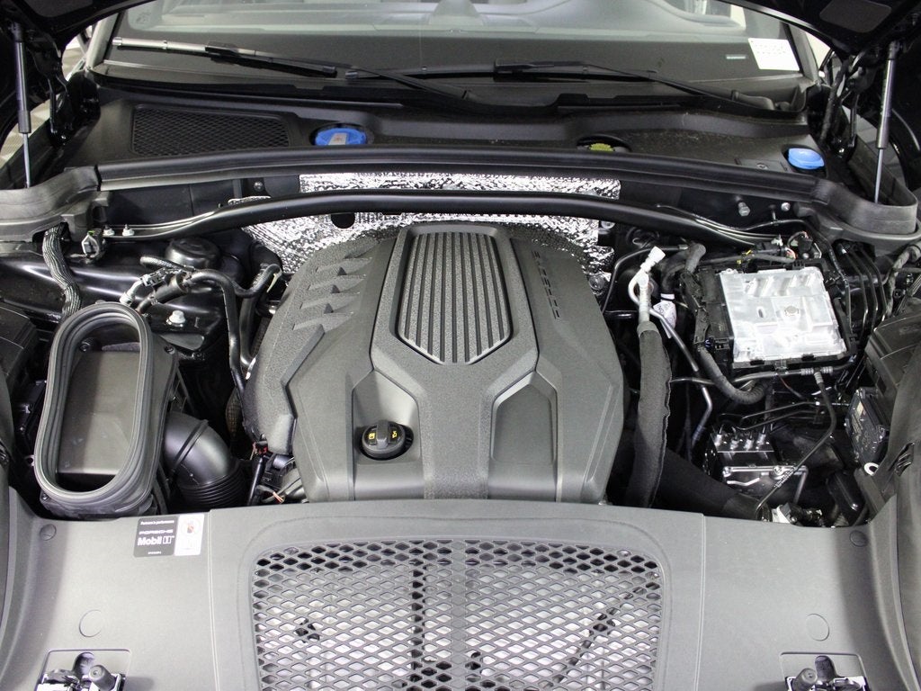 2025 Porsche Macan T