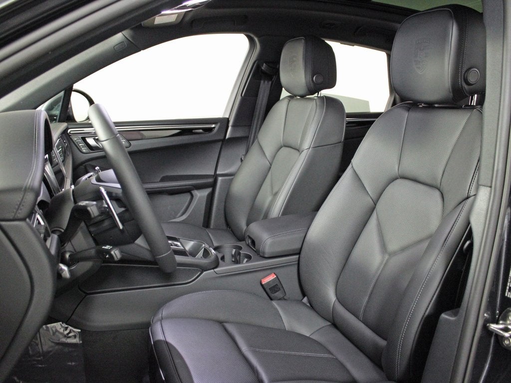 2025 Porsche Macan T