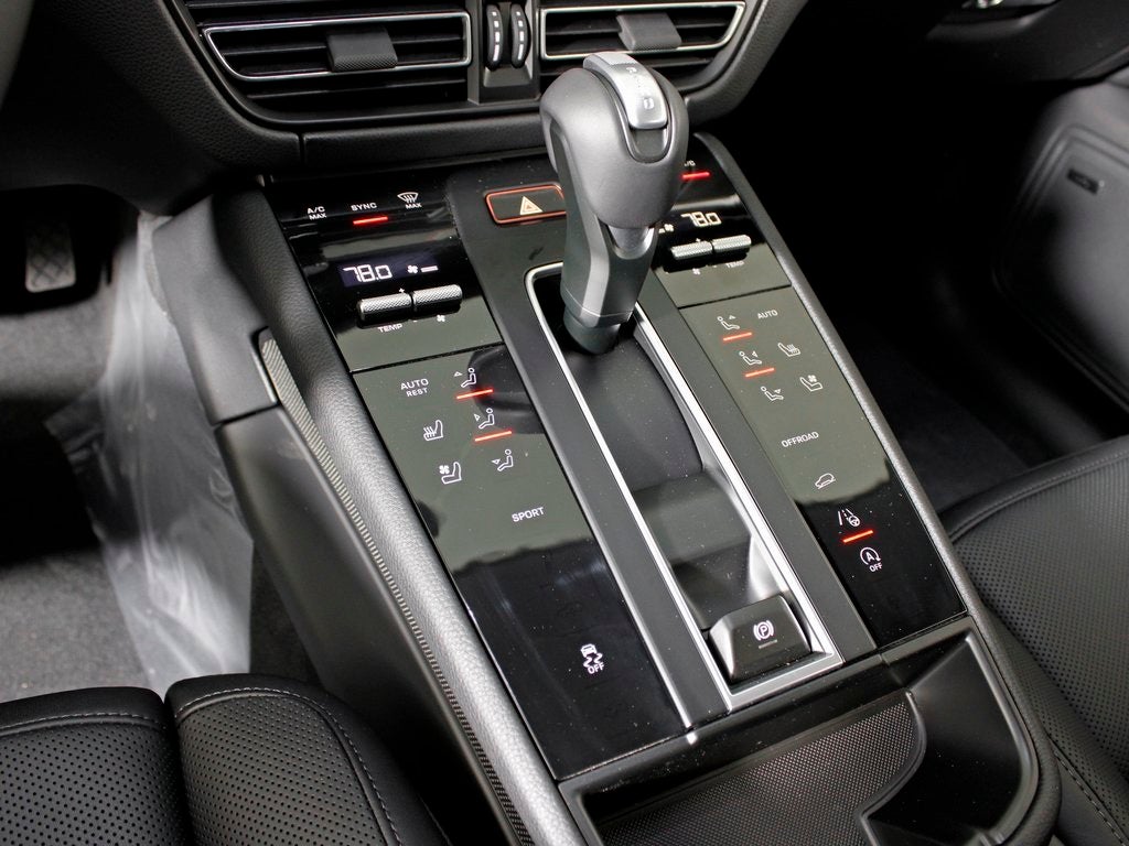 2026 Porsche Macan Base