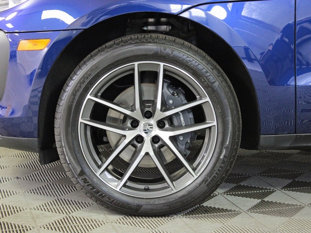 2025 Porsche Macan Base
