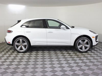 2025 Porsche Macan Base