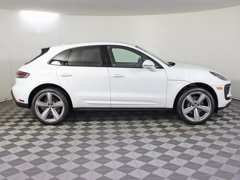 2025 Porsche Macan Base