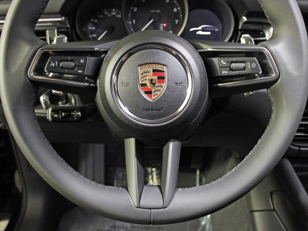 2025 Porsche Macan Base