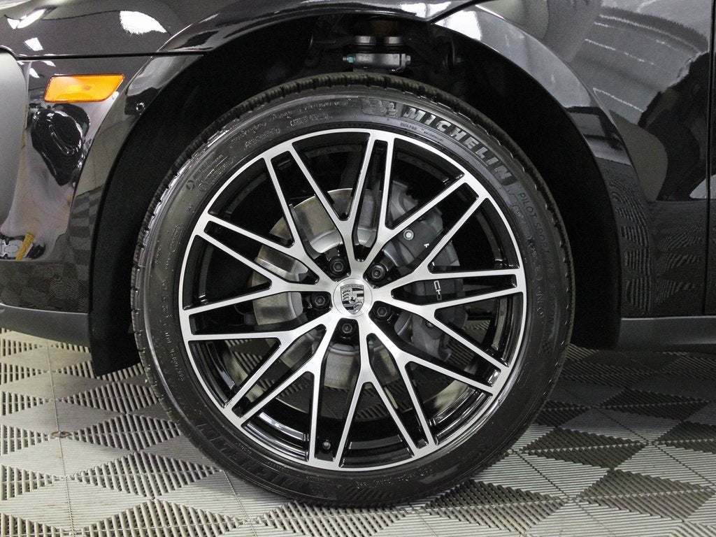 2025 Porsche Macan Base