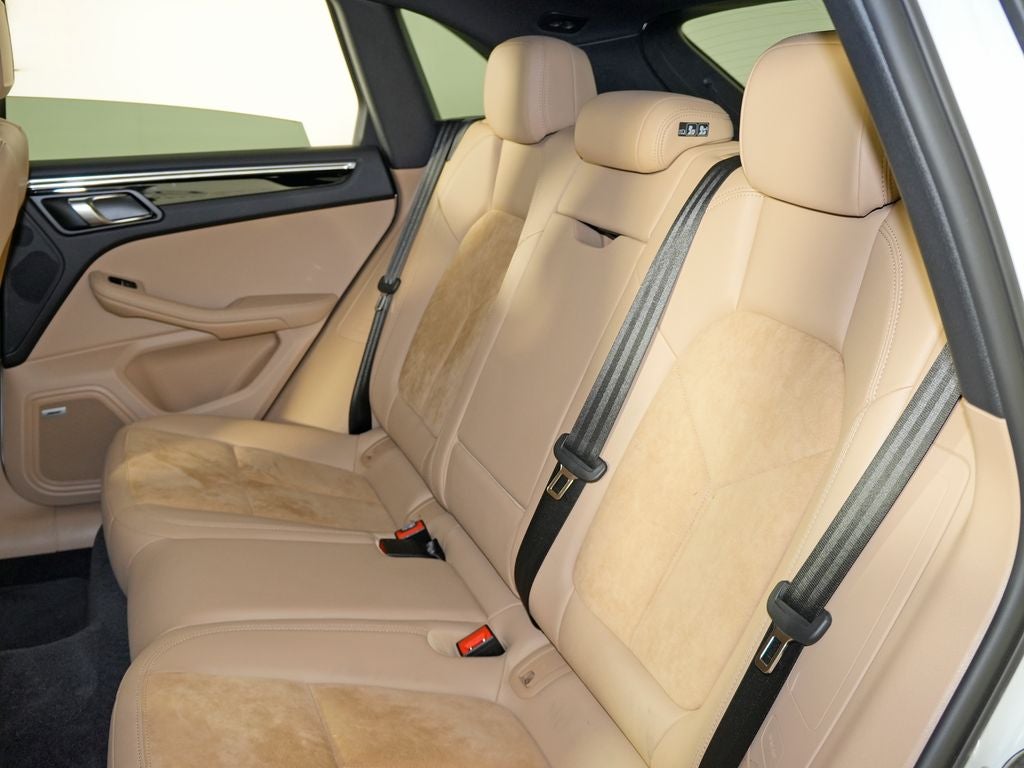 2021 Porsche Macan Base