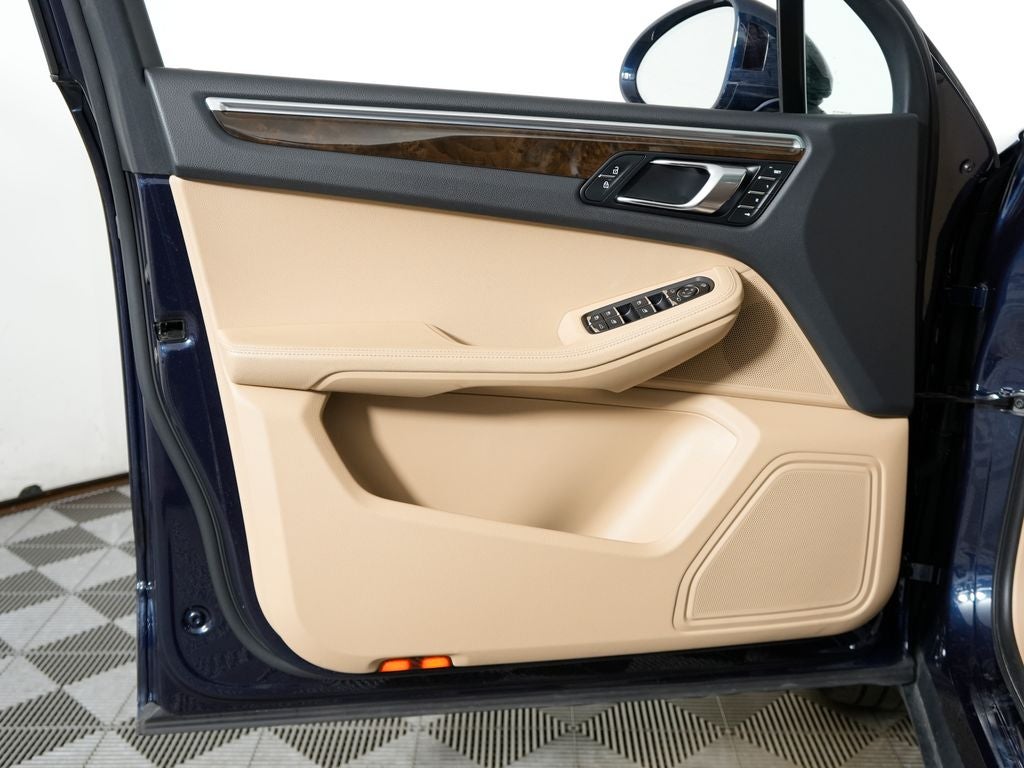 2023 Porsche Macan Base
