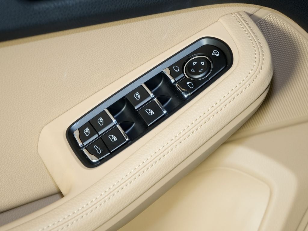 2023 Porsche Macan Base