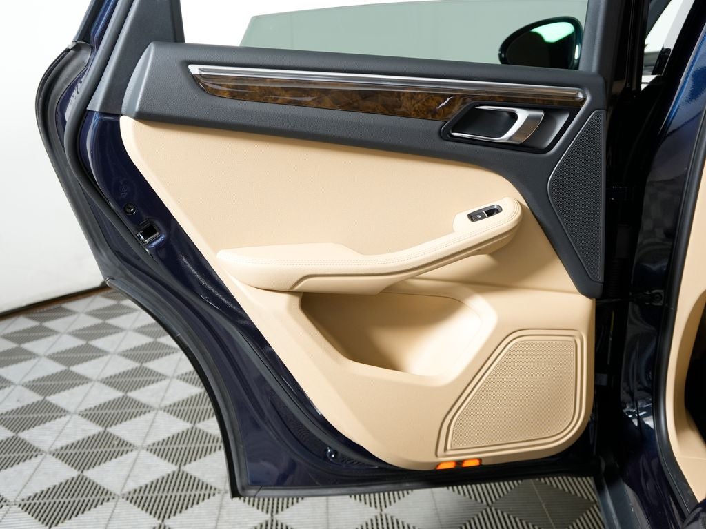 2023 Porsche Macan Base