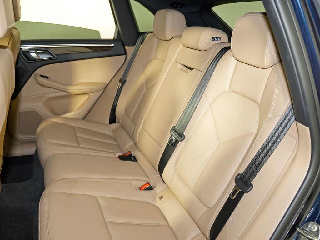 2023 Porsche Macan Base