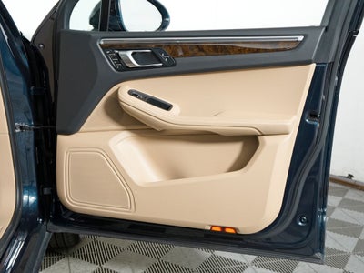 2023 Porsche Macan Base