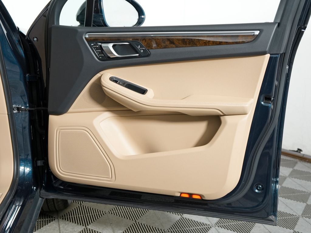 2023 Porsche Macan Base