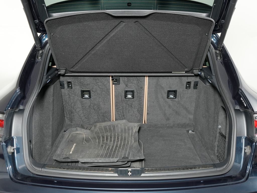 2023 Porsche Macan Base