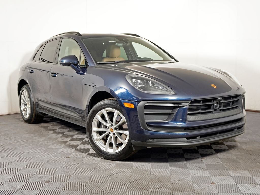 2023 Porsche Macan Base