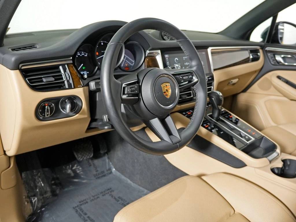 2023 Porsche Macan Base