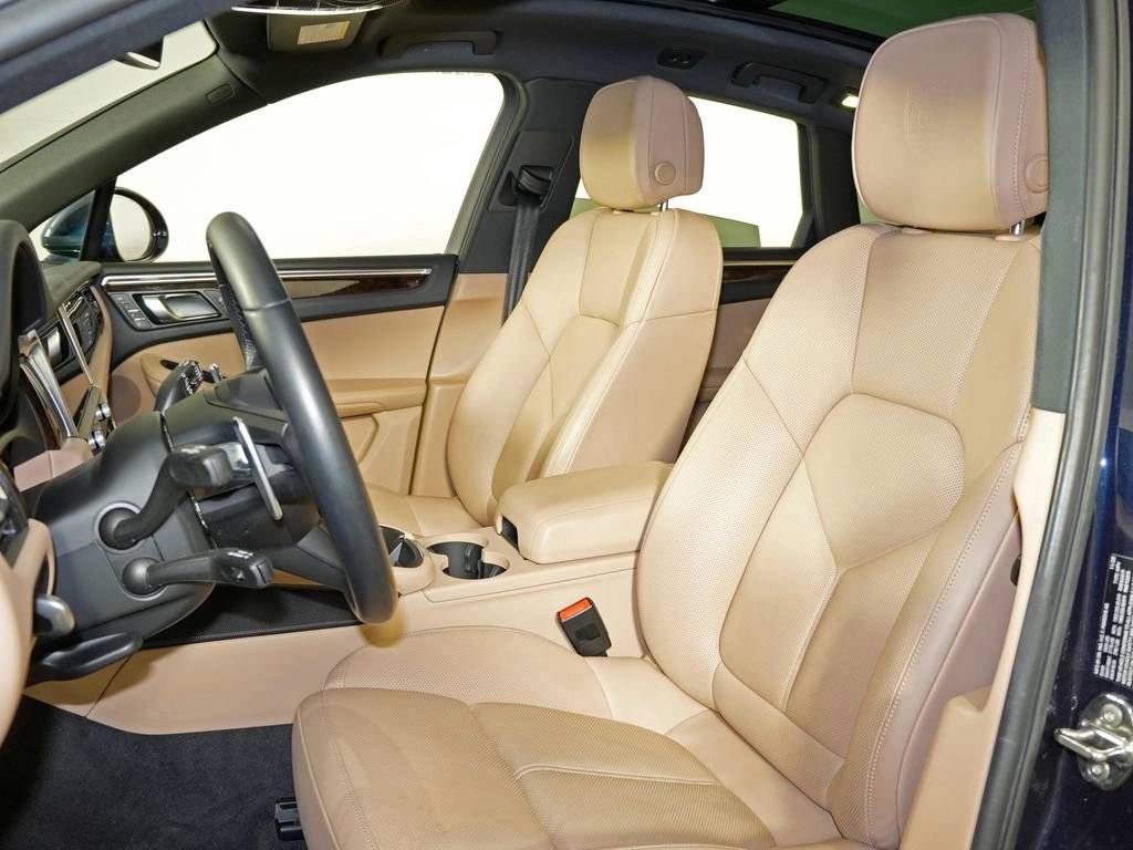 2023 Porsche Macan Base