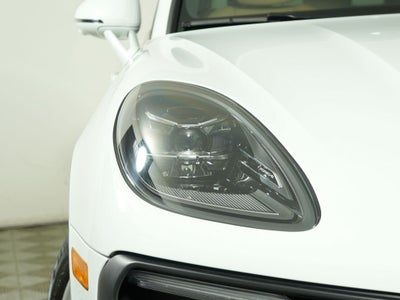 2025 Porsche Macan Base