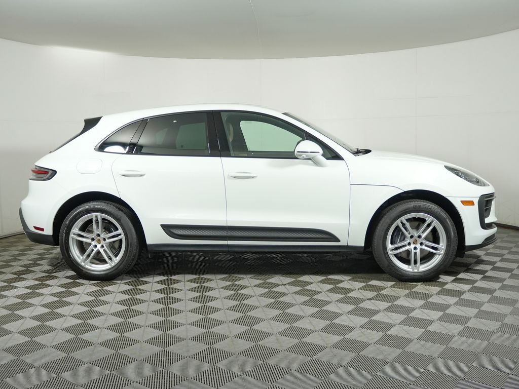 2025 Porsche Macan Base