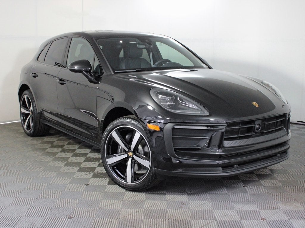 2025 Porsche Macan Base