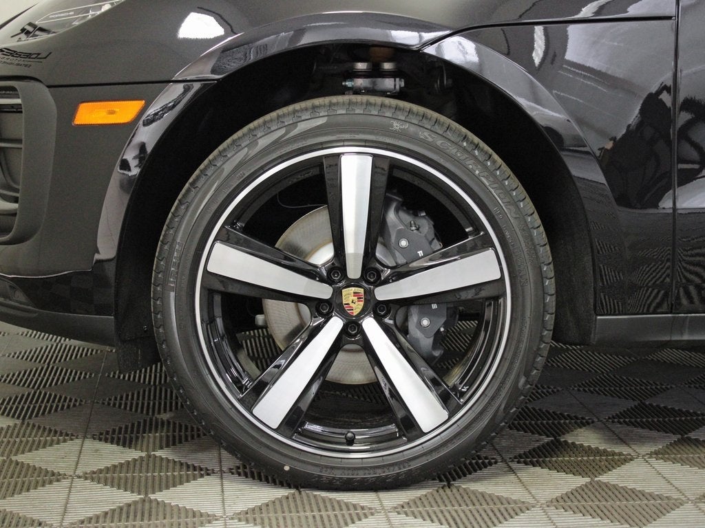 2025 Porsche Macan Base