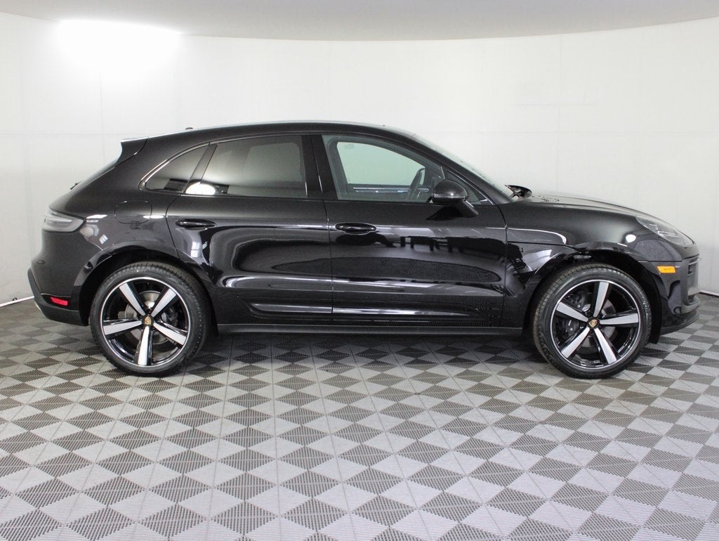 2025 Porsche Macan Base