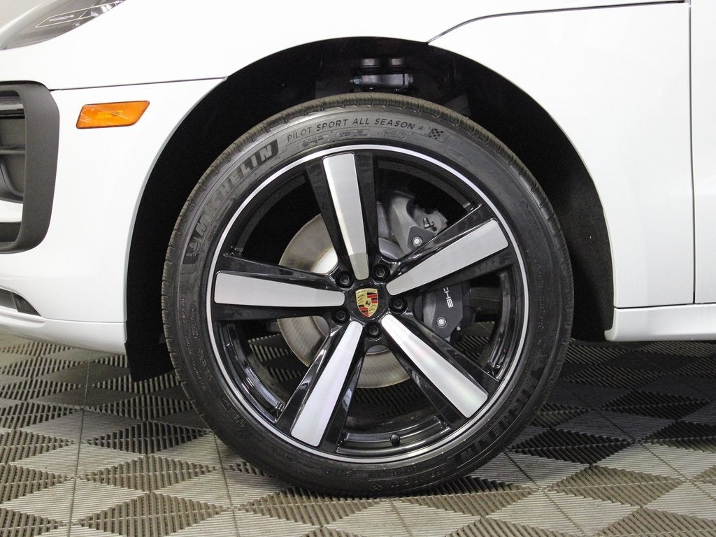 2025 Porsche Macan Base
