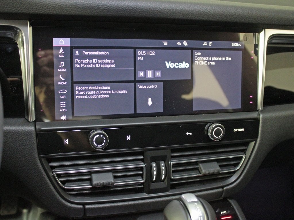 2026 Porsche Macan Base