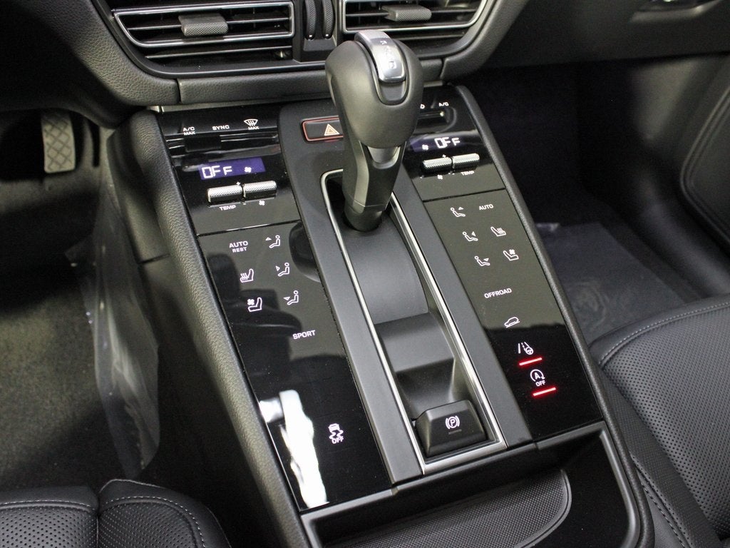 2025 Porsche Macan Base