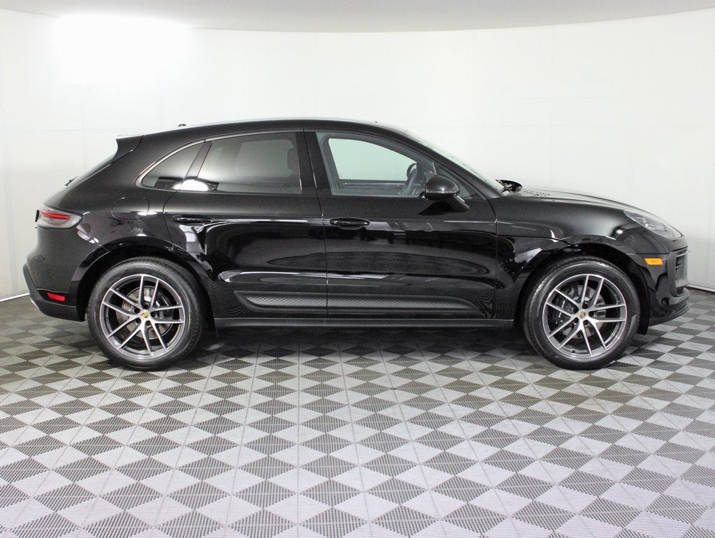2025 Porsche Macan Base