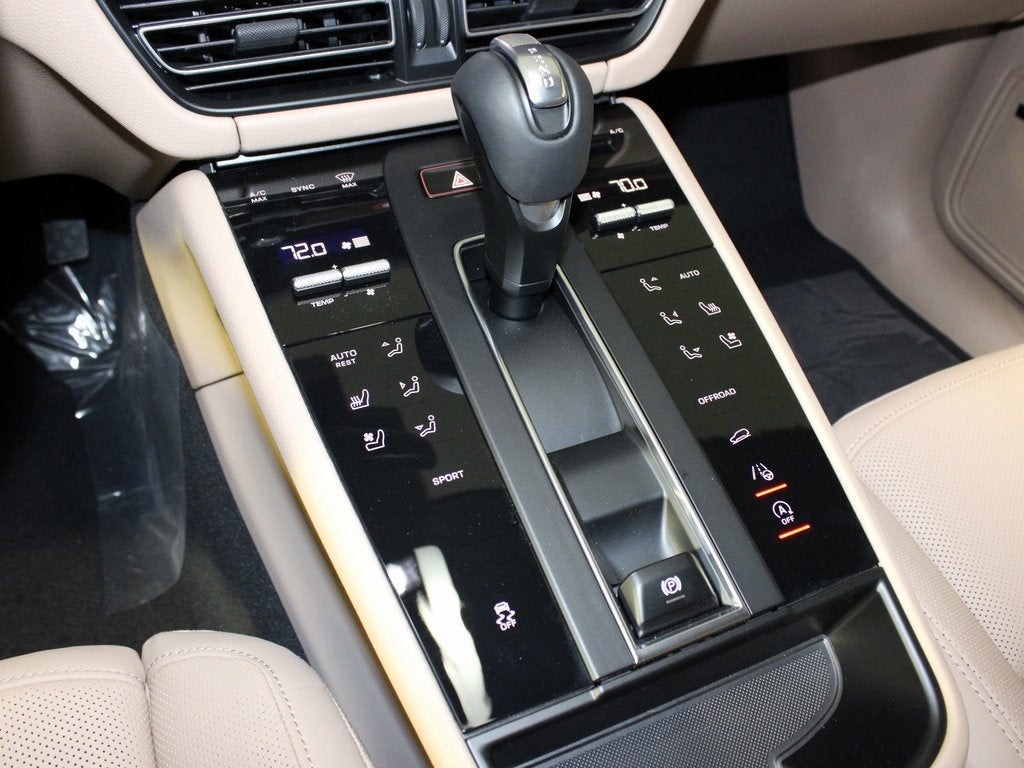 2025 Porsche Macan Base