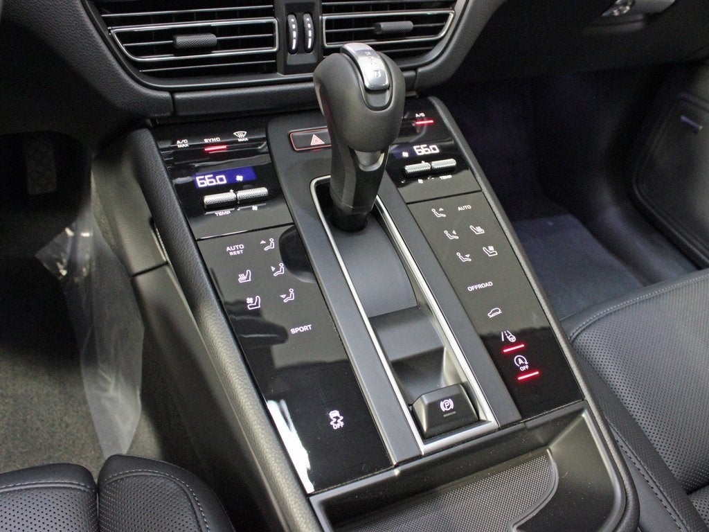 2025 Porsche Macan Base