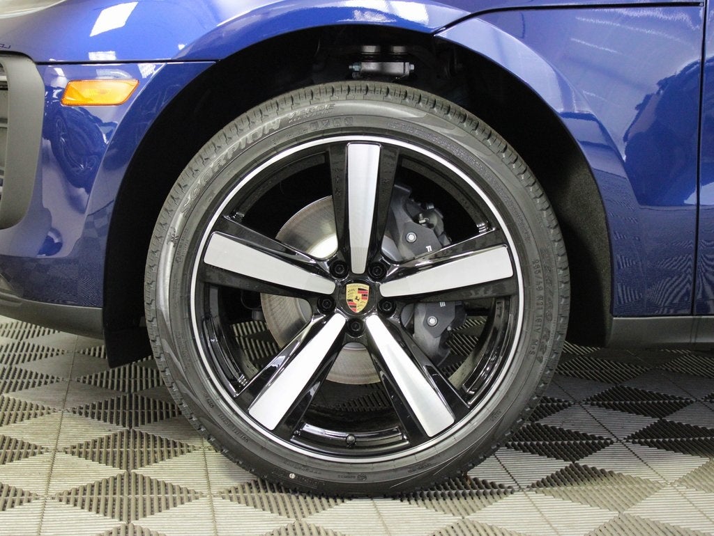 2025 Porsche Macan Base