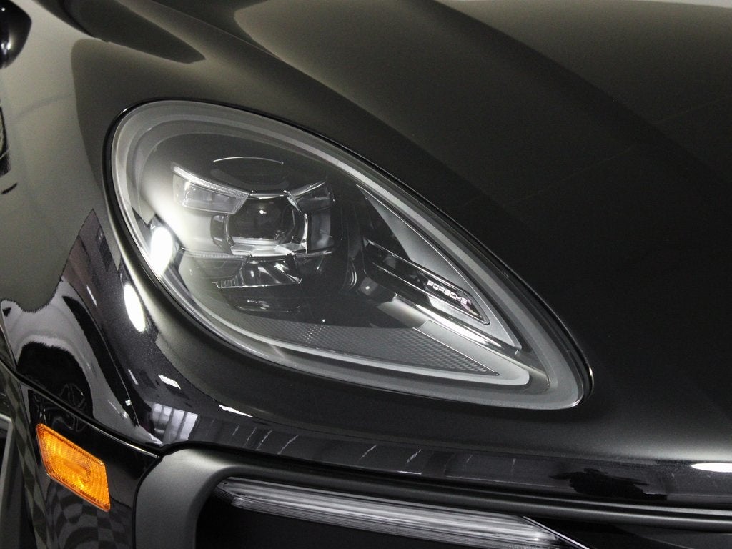 2025 Porsche Macan T