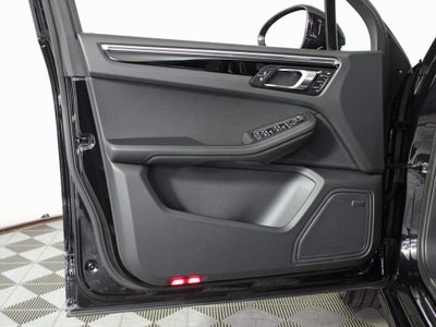 2025 Porsche Macan T