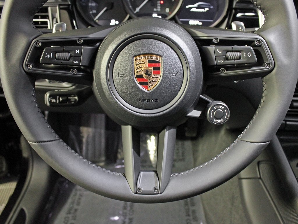 2025 Porsche Macan T