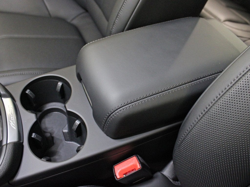 2025 Porsche Macan T