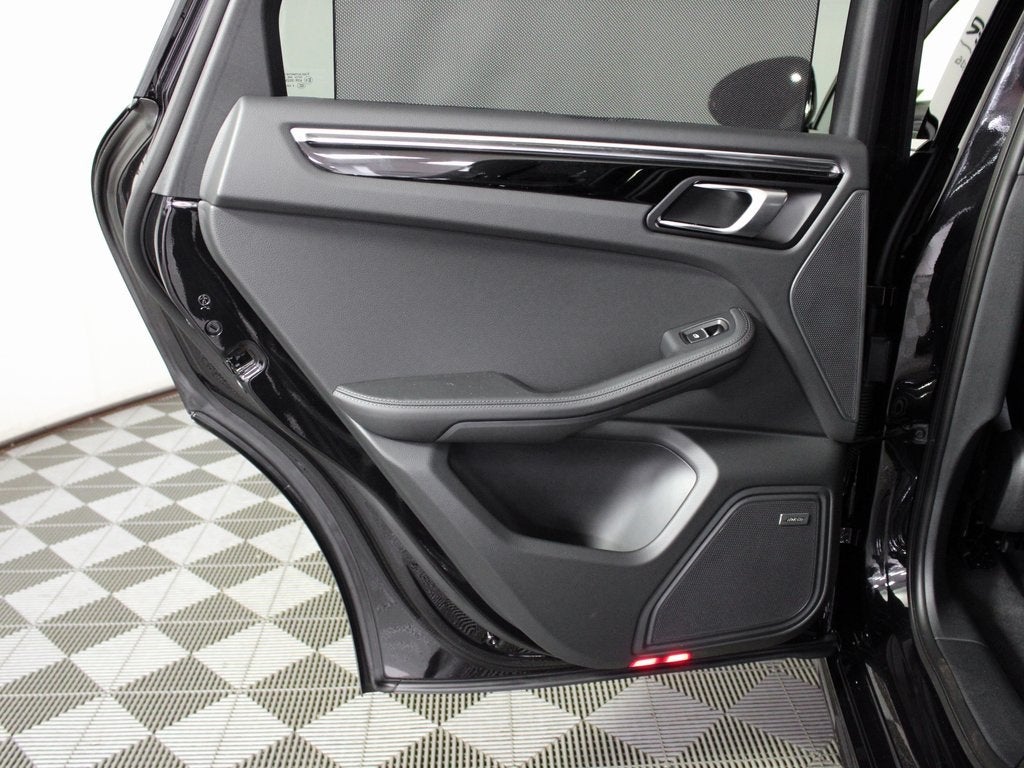 2025 Porsche Macan T