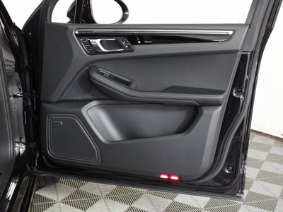 2025 Porsche Macan T