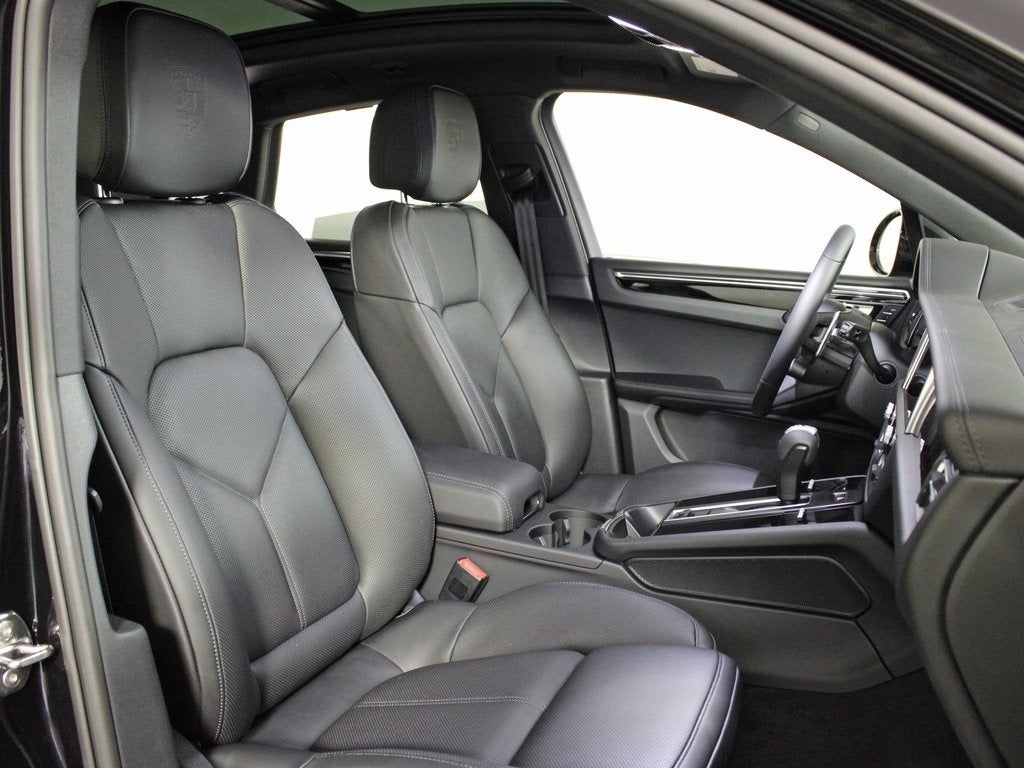 2025 Porsche Macan T