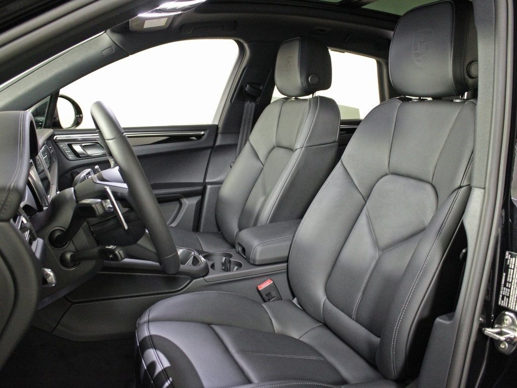 2025 Porsche Macan T