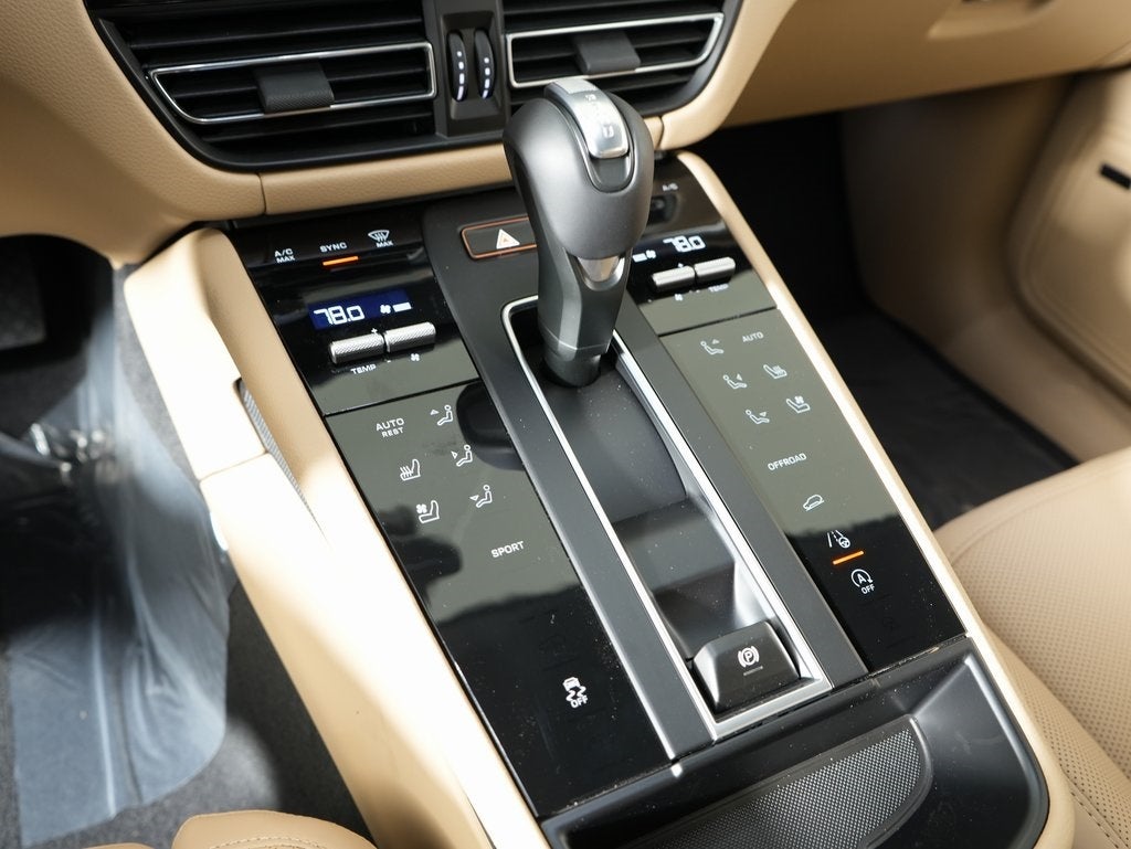 2026 Porsche Macan Base