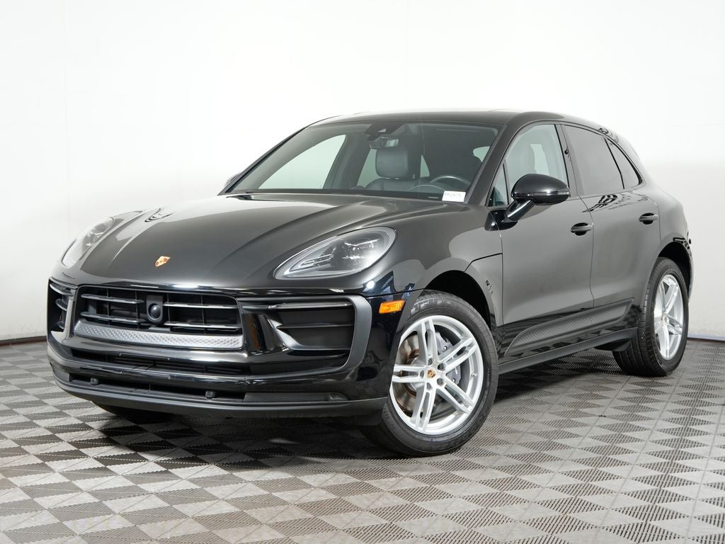 2023 Porsche Macan Base