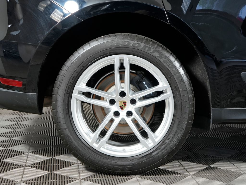 2023 Porsche Macan Base